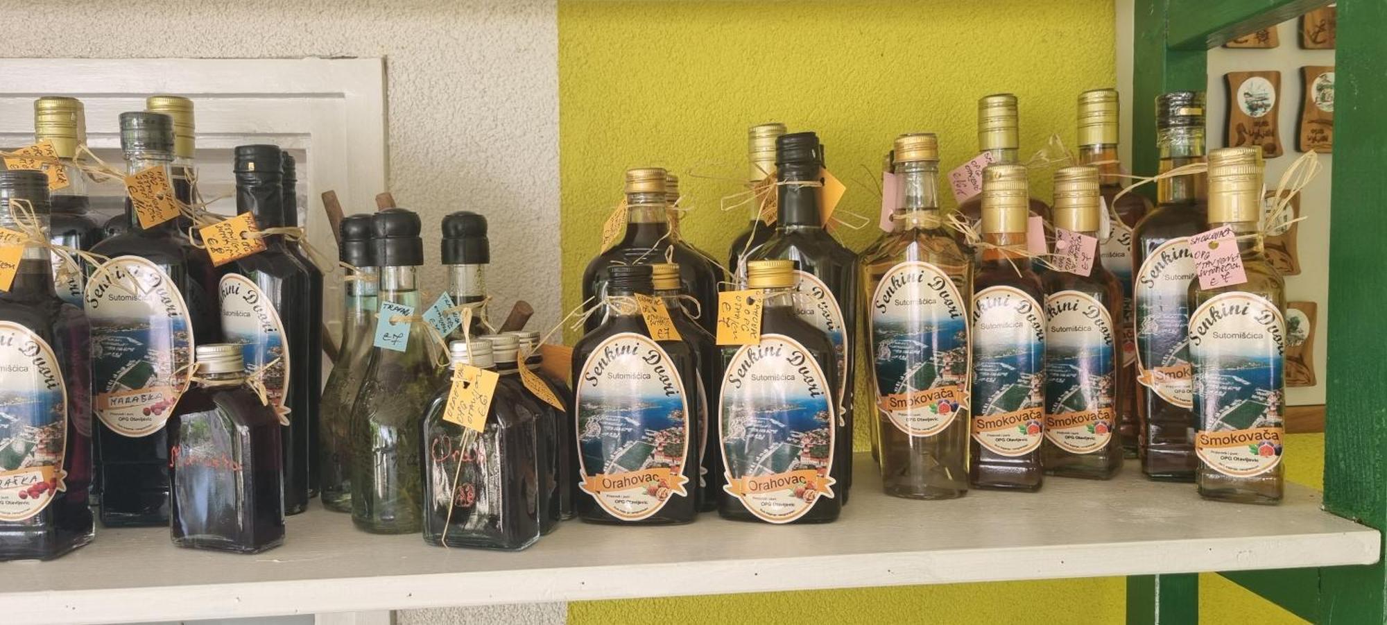 Apartamento Senkini Dvori Sutomiscica Exterior foto