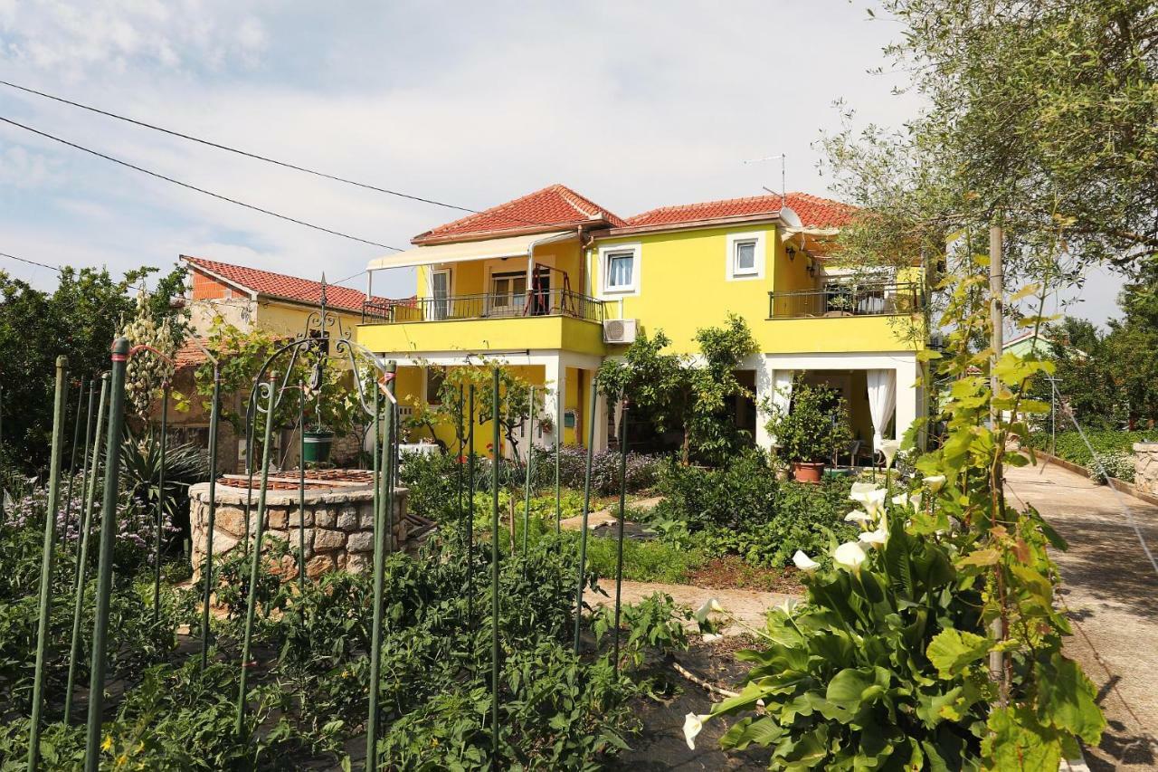 Apartamento Senkini Dvori Sutomiscica Exterior foto