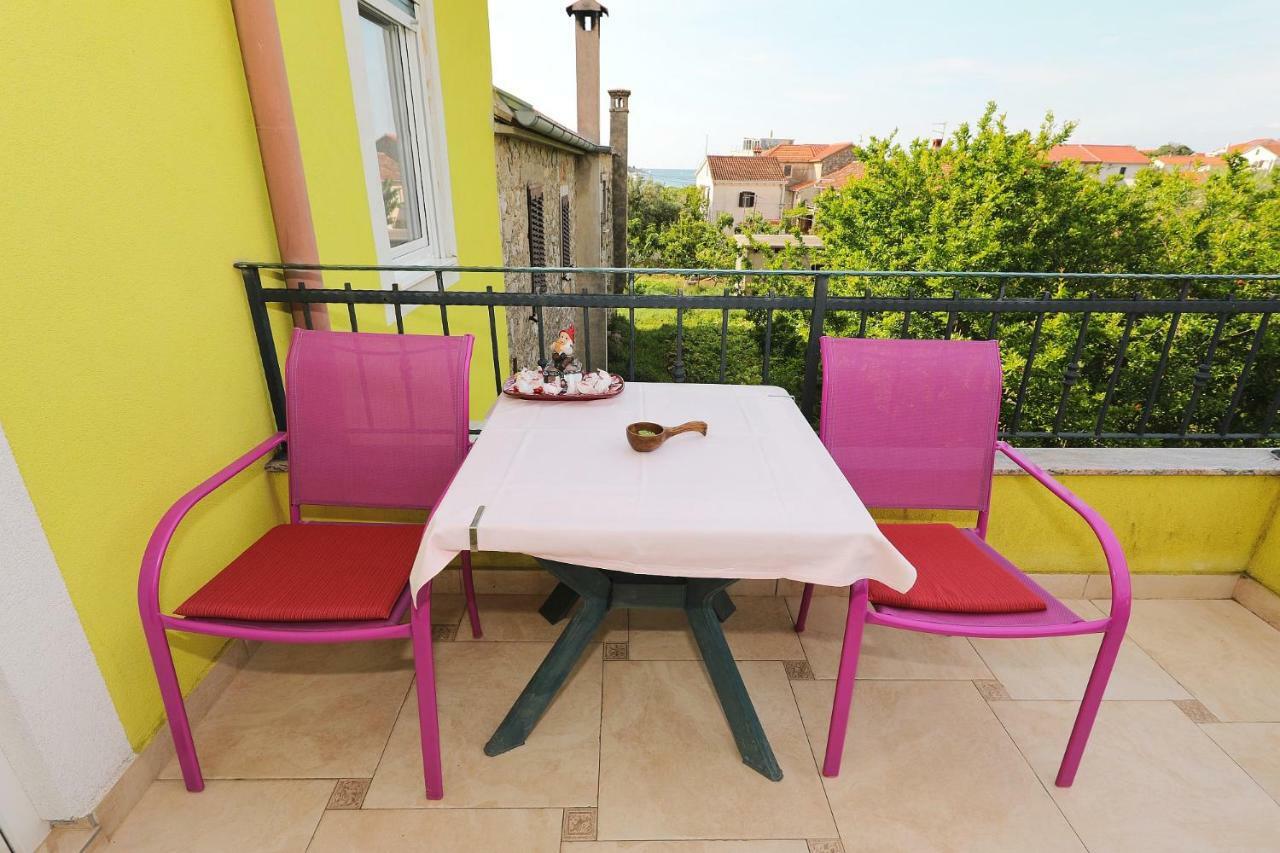 Apartamento Senkini Dvori Sutomiscica Exterior foto