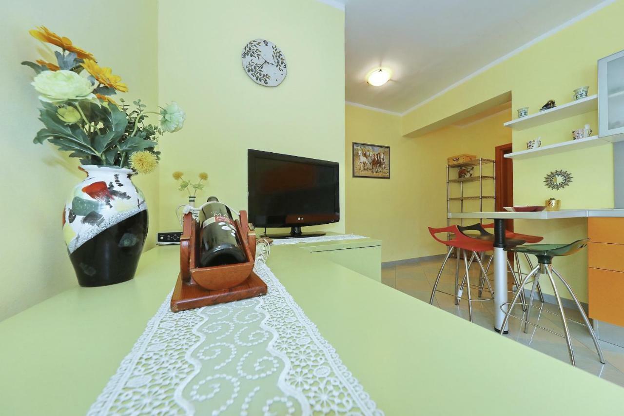 Apartamento Senkini Dvori Sutomiscica Exterior foto