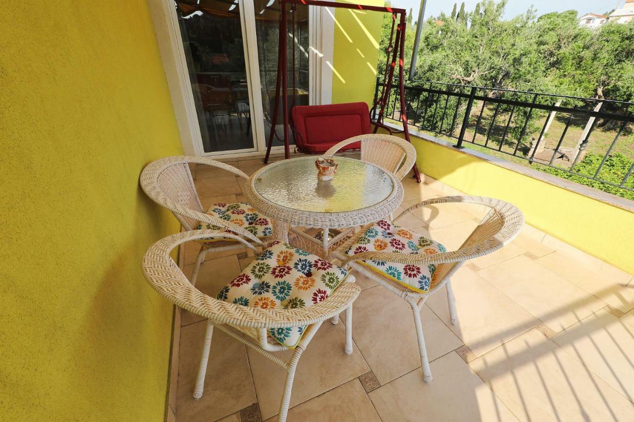 Apartamento Senkini Dvori Sutomiscica Exterior foto