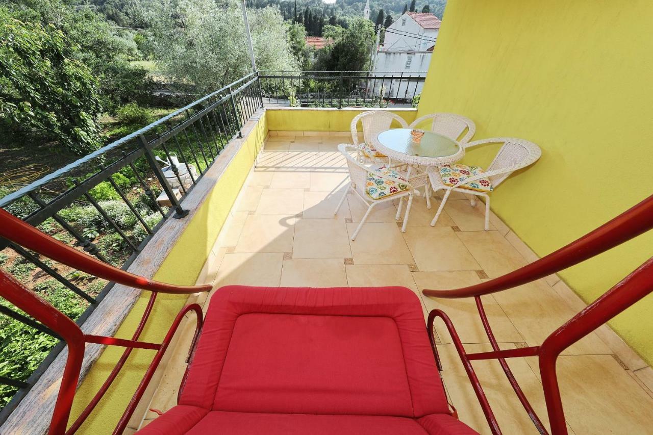 Apartamento Senkini Dvori Sutomiscica Exterior foto