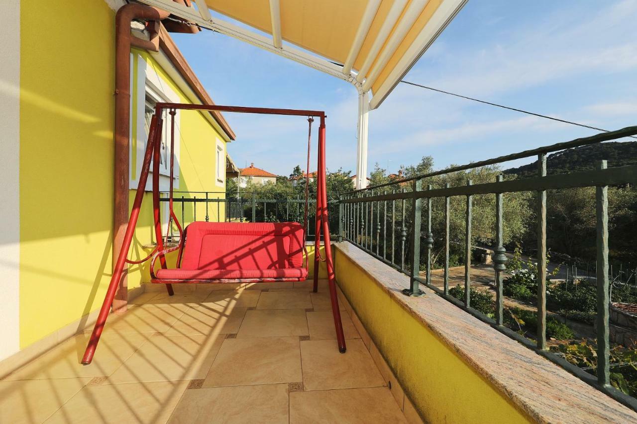 Apartamento Senkini Dvori Sutomiscica Exterior foto