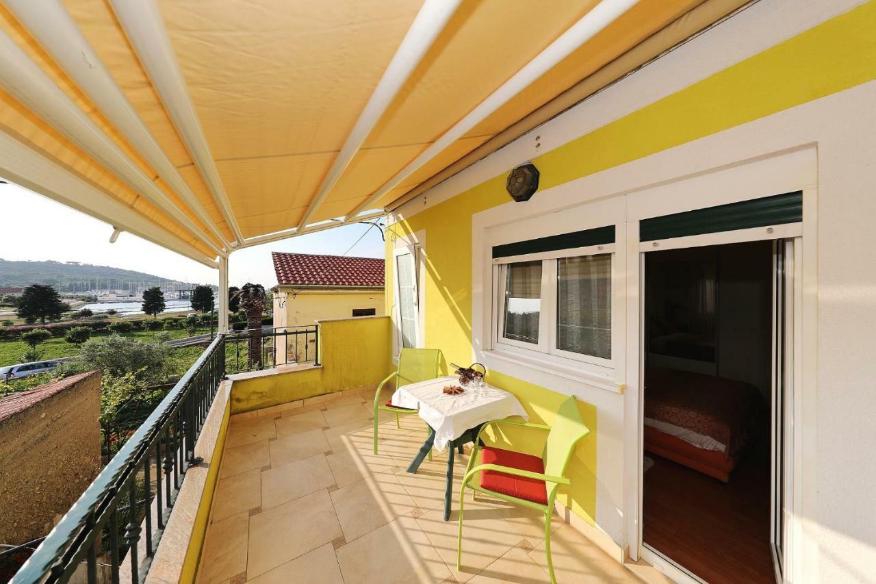 Apartamento Senkini Dvori Sutomiscica Exterior foto