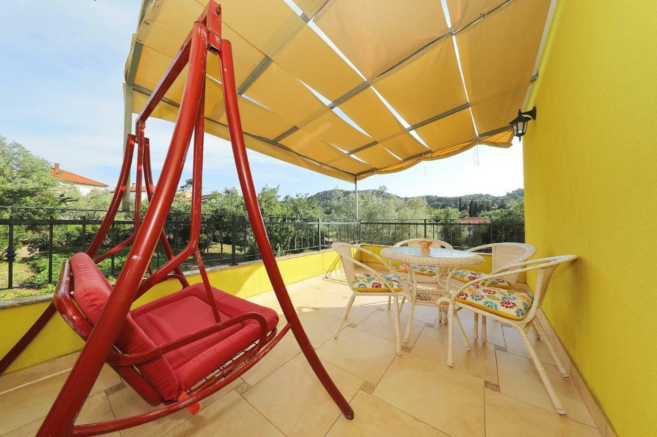 Apartamento Senkini Dvori Sutomiscica Exterior foto